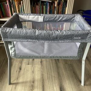 Kolcraft Healthy Lite Portable Bassinet.